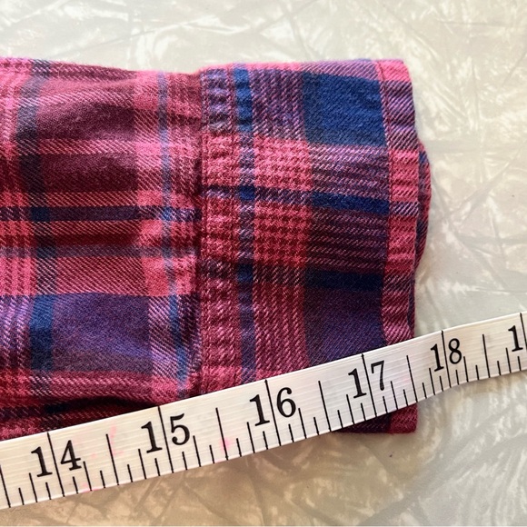 american eagle outfitters red plaid cropped hooded flannel long sleeve shirt - Picture 11 of 11